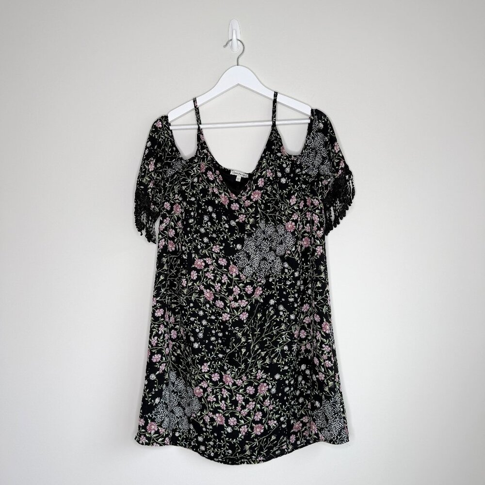 Charlotte Russe Cold Shoulder V Neck Shift Dress